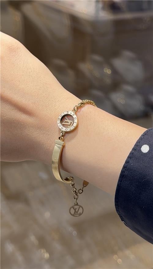 دستبند لویی ویتون 