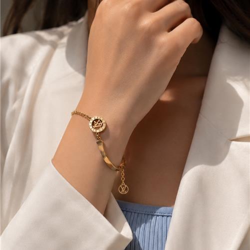 Louis-Vuitton-chain-bracelet