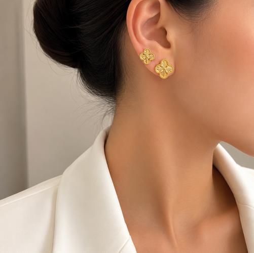 Van-Cleef-earrings