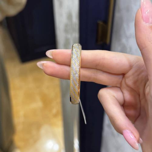Diamond-bangle