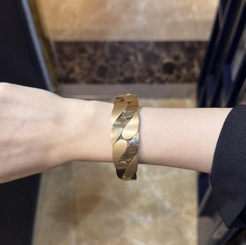 Wide-Cartier-bracelet