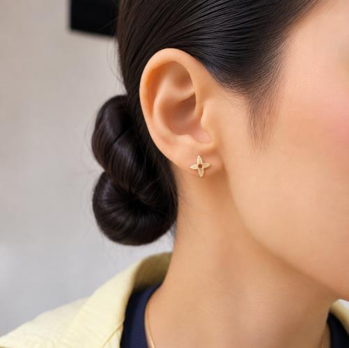 Minimalist-stud-earrings