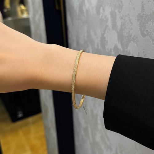 Diamond-bangle
