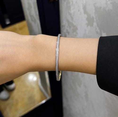 Diamond-bangle