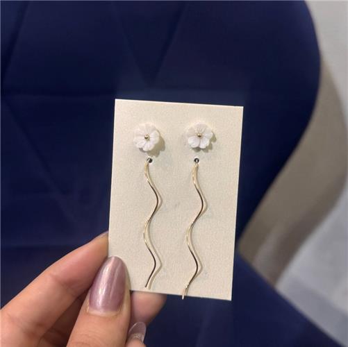 Curly-earrings3