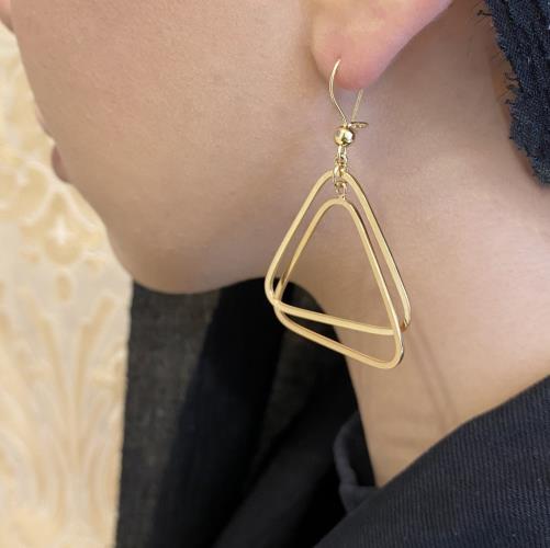 Two-line-triangular-earrings