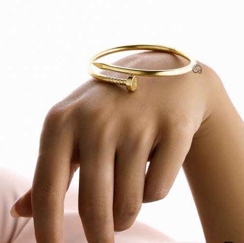Cartier-nail-bracelet