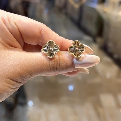 Van-Cleef-earrings