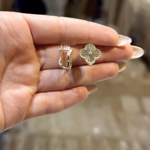 Van-Cleef-earrings