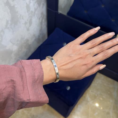 Love-Cartier-bracelet