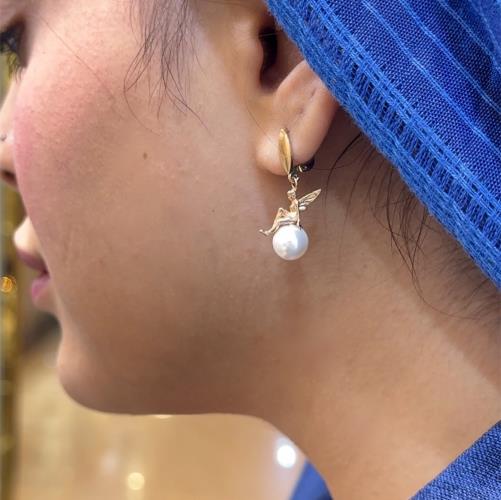pearl-earrings