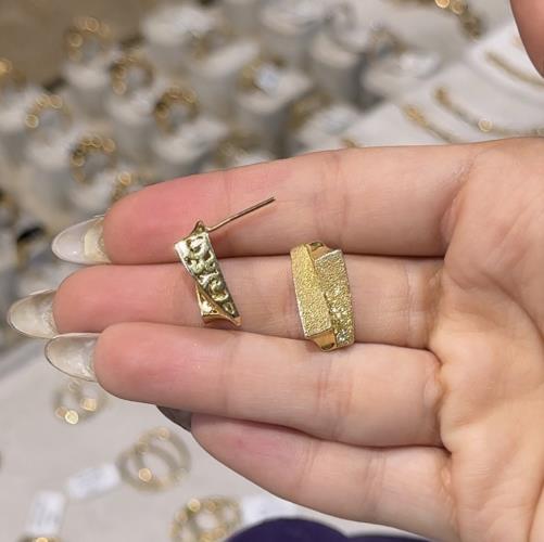 Stud-earrings