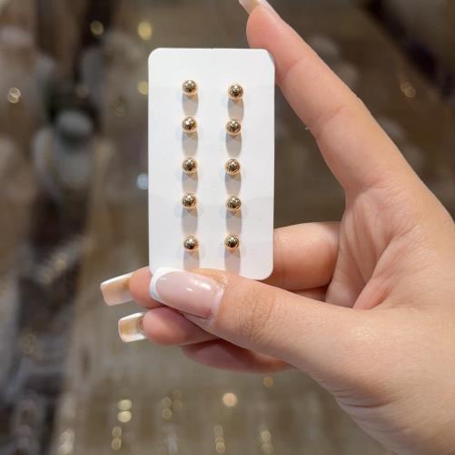 stud-earrings