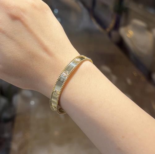 Van-Cleef-bracelet