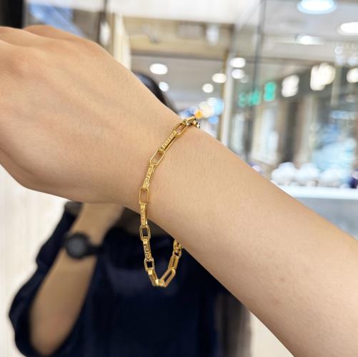 -Versace-design-bracelet