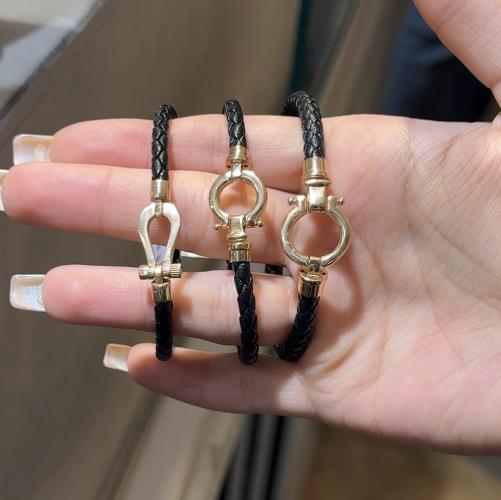Omega-bracelet