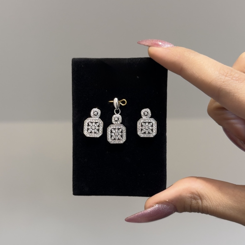 Half-set-of-jewelry-stand