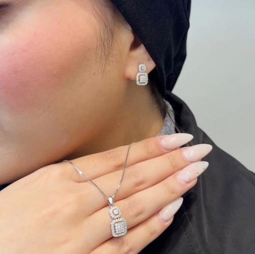 Half-set-of-jewelry-stand