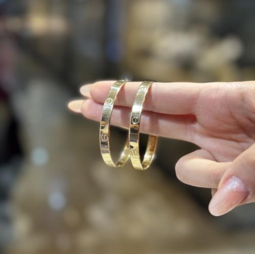 Love-Cartier-bracelet