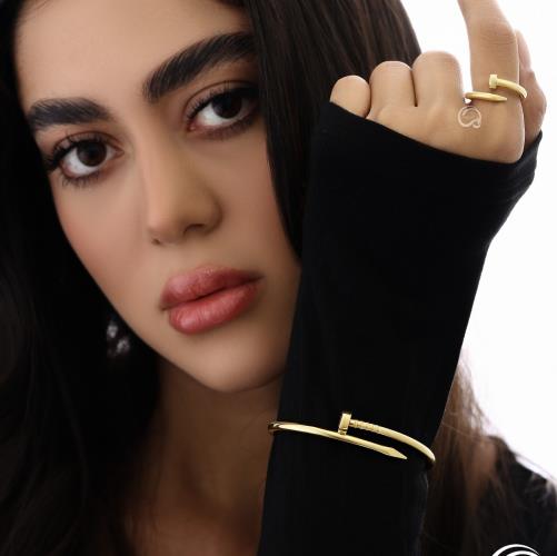 Cartier-nail-bracelet