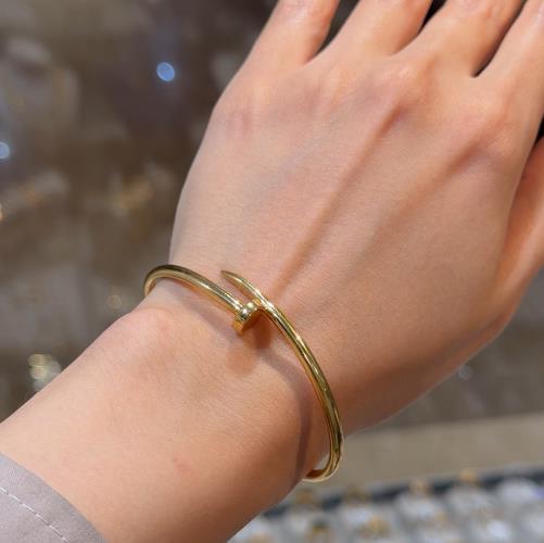 Cartier-nail-bracelet