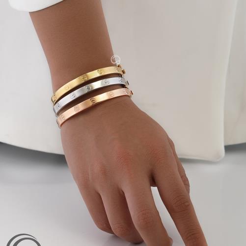 Love-Cartier-bracelet