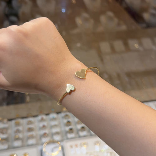 Flat-Heart-Bangle