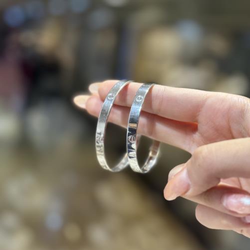 Love-Cartier-bracelet