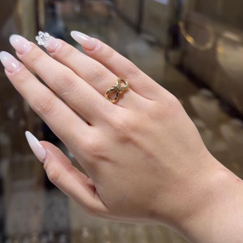 Minimal-bow-tie-ring