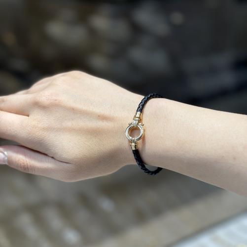 Omega-bracelet