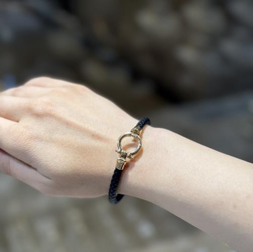 Omega-bracelet