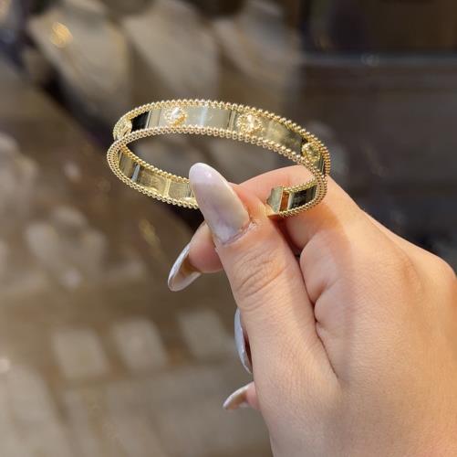 Van-Cleef-bracelet