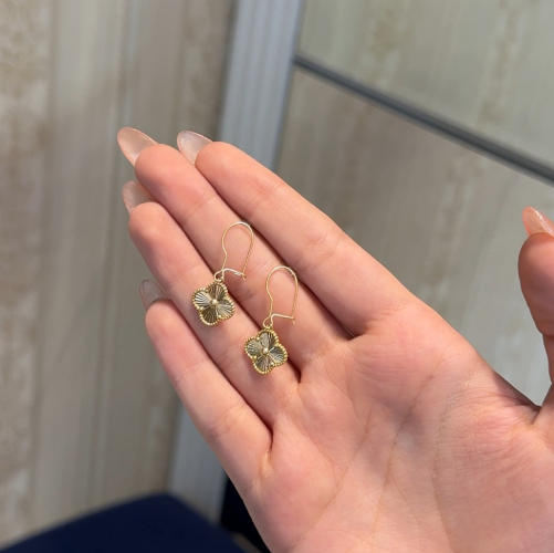 Van-Cleef-earrings