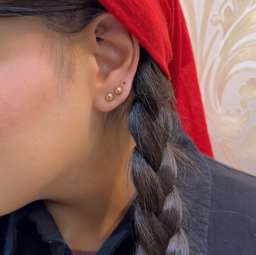 stud-earrings